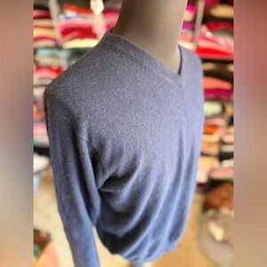 Classic Deep Blue Cashmere V-Neck, CH Classics. L